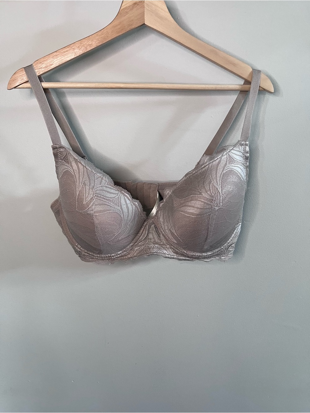 Anne Klein Taupe Lace Underwire Bra 40D Adjustable Straps Scalloped Trim